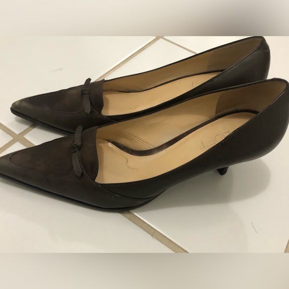 Ann Taylor Suede heels, pumps, shoes - Picture 2 of 9